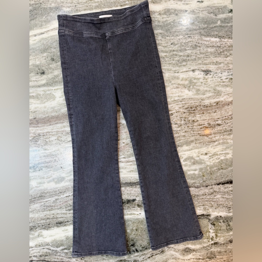 Frame Denim Jetset Mini Crop Bootcut Jeans
Size 2